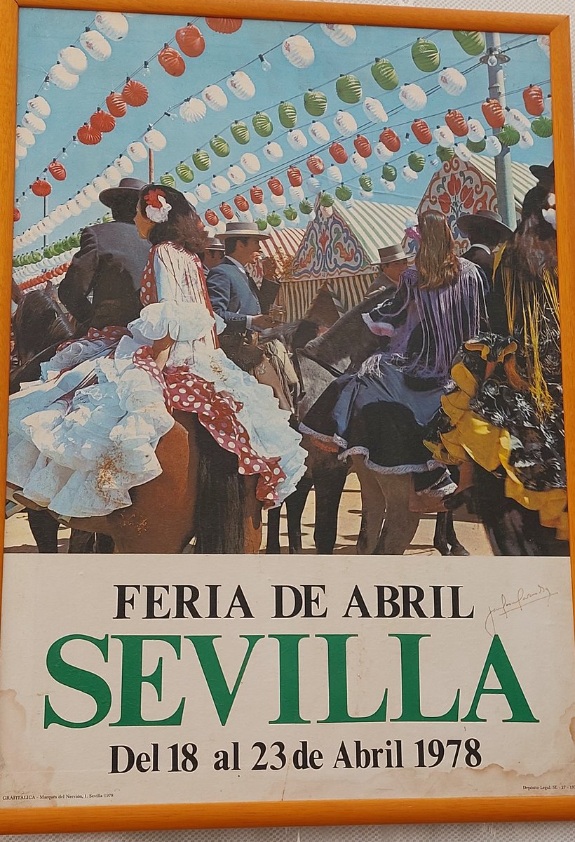 Para las que dicen que las gitanas TIENEN que llevar el pelo recogido.... 

Documentos gráficos de los '70 que acreditan que se trata de una moda más (como tantas otras modas a lo largo de la historia)

Cada una TIENEA que ir como más guapa y a gusto se sienta.

¡Viva la Feria!