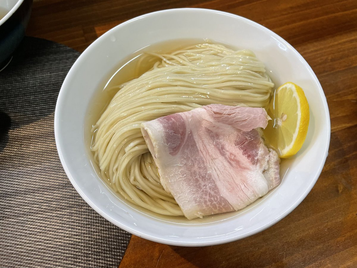 tsumutteryu's tweet photo. 千茶屋 🍜
●パンチェッタ入り昆布水つけ麺 醤油
麺800g

前回の塩食べた時も感動だったけど
今年は塩醤油どちらも鶏清湯とあって
鶏醤油のつけ汁がもう完成度高すぎる🥹
豚バラ、パンチェッタの旨みが溶け出してるのもあって香りもキレも👍
あっちゃん今日も本っっ当にご馳走さま🙇‍♀️ https://t.co/Kf3lFkqyTP