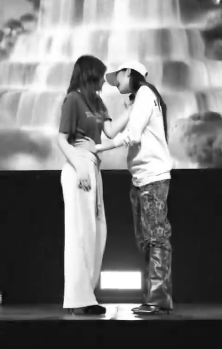 Dinoloves15's tweet photo. ว๊ายยยย  เอาล่ะพรุ่งนี้ยายแสงเตรียมเก็บฟันกันให้ดีๆกันนะคะ🤓

#แอปเปิ้ลมิ้ม  #AppleMim       ♡ ♡ https://t.co/Gt08RtoAQc