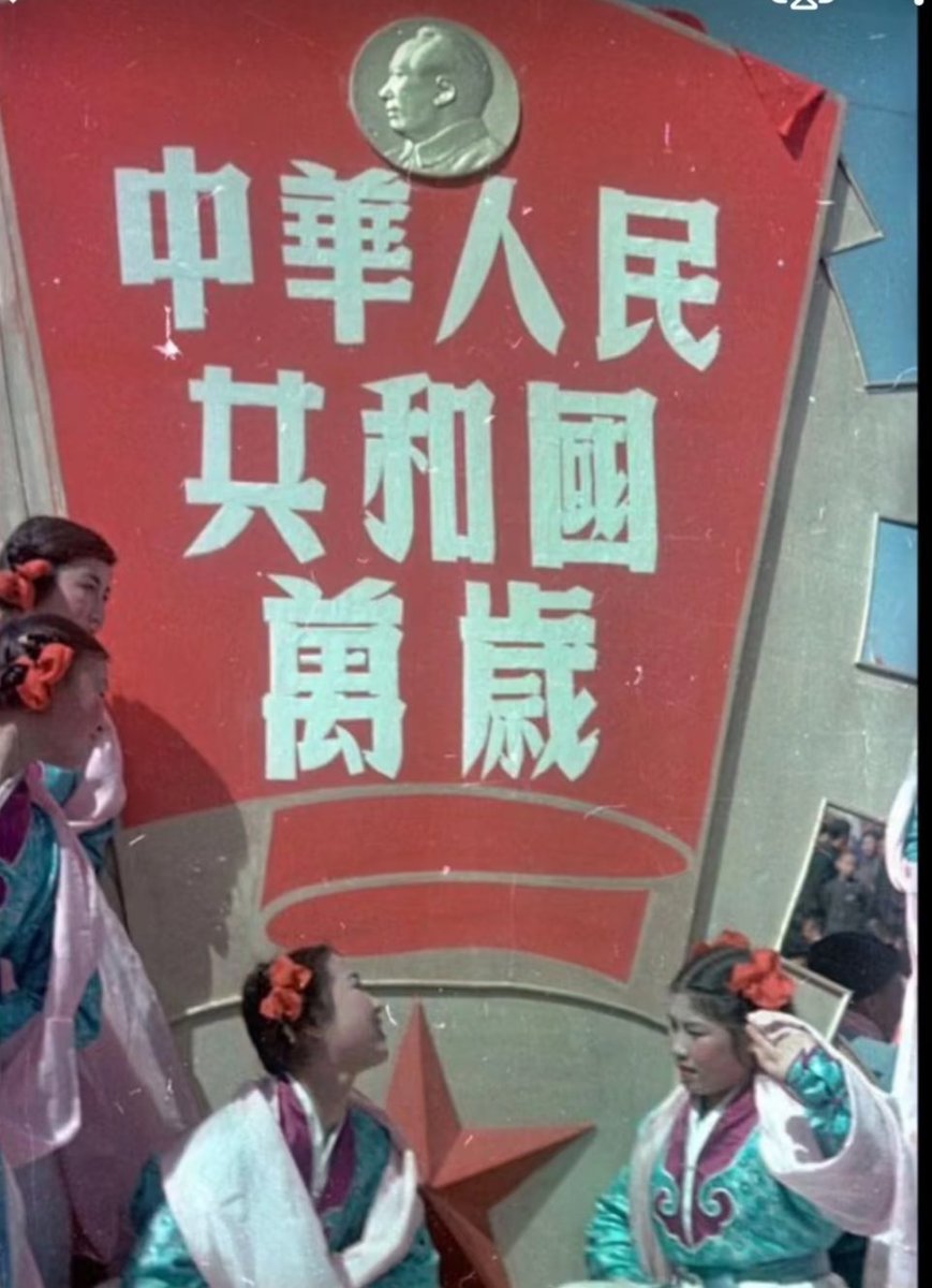 <a href="/cream_cream_33/">크림월드</a> <a href="/ArchVisionW/">Arch Vision</a> 樂，棒子拿倭奴復原的假天平衣裝裝逼，你倆抄的都是同款漢服齊腰襦裙🤣從漢朝文物到中華人民共和國開國大典的照片都有齊腰襦裙出現，是最基本的漢服形制
x.com/i/status/20472…