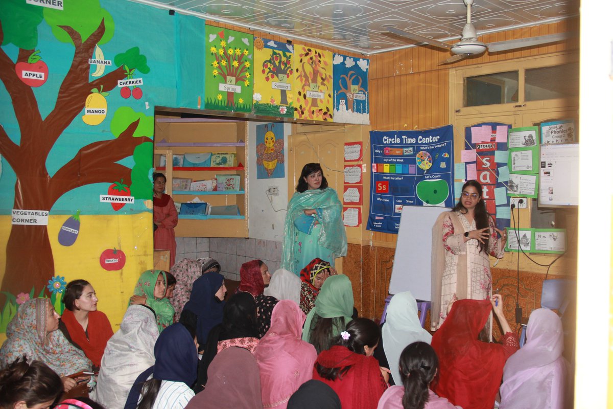 RFInterventions's tweet image. Ms. Kanza Asad, a qualified Mental Health Professional from Ascend Athletics, conducted an engaging Mental Health Session with students of the ECD Diploma Program at the Rupani Foundation ELM Centre, Zulfiqarabad, Gilgit.

#MentalHealthAwareness #RupaniFoundation #AscendAthletics
