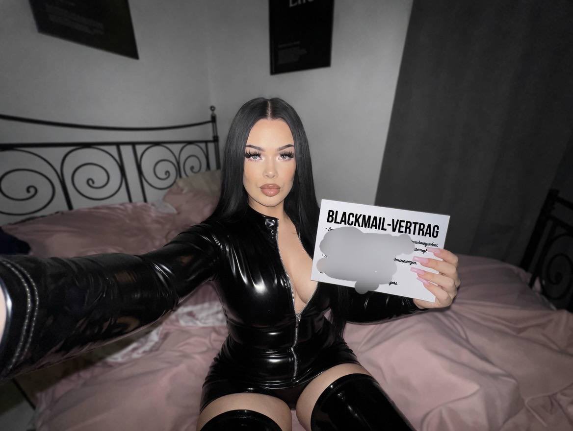 cashqueencoco tweet media