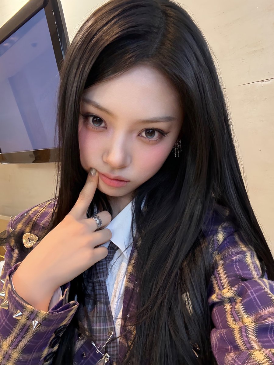 unchildcore's tweet photo. 260422 BERRIZ 베리즈 #티나 🌼

#UNCHILD #언차일드 #TINA https://t.co/0foVcNDqD3