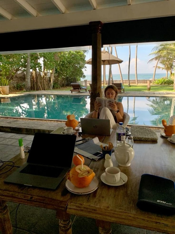 Deluca → Companhia & Hatlas tweet media