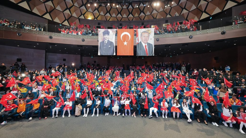 İstanbul Valimiz Sayın Davut Gül’ün teşrifleriyle Cumhurbaşkanlığı Osmanlı Arşivi Külliyesi’nde düzenlenen 23 Nisan Ulusal Egemenlik ve Çocuk Bayramı kutlama programına, İl Başkanımız Sn. Volkan YILMAZ ile Aile ve Kadın Politikalarından Sorumlu İl Başkan Yardımcımız Sn. Büşra