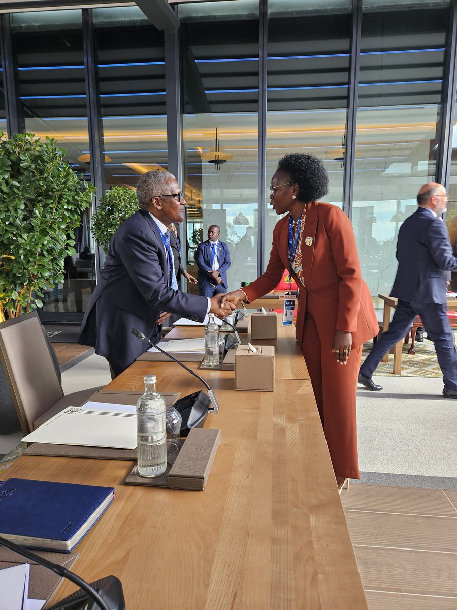 Anite__Evelyn's tweet image. Meeting with the richest man in Africa @AlikoDangote the second time on the sideline of the Africa we build summit, my prayer and call to him has always been one... "Come and invest in Uganda." today I am over joyed to get a solid yes from him. I can't wait to see that happening.