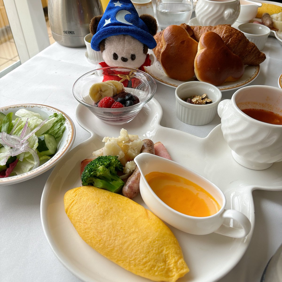 Momom0nk's tweet photo. 誕生日ディズニーランドホテル泊してきた！！ https://t.co/NfO63ZdKla