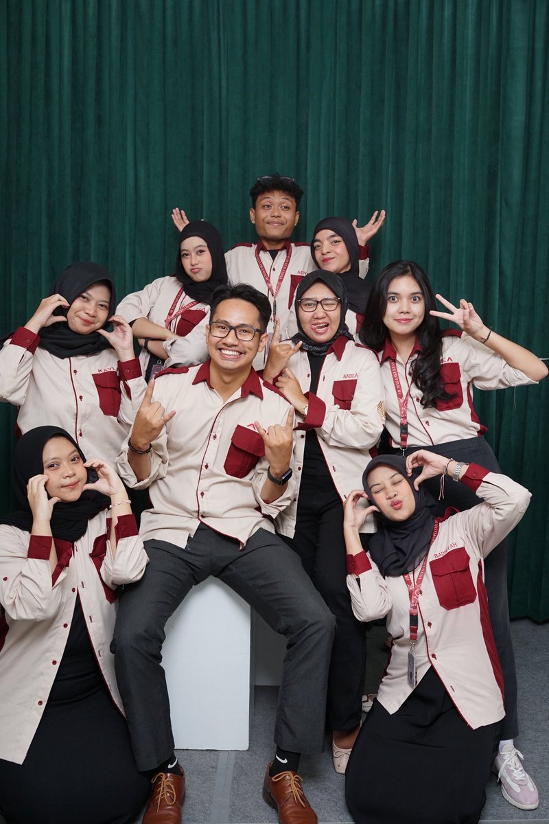 idisibwe's tweet photo. @yunesafess dikasi kesempatan yang menarik sihh, kaya giniiiiiii 👇🏻👇🏻👇🏻👇🏻👇🏻👇🏻seruu lohhh ber circle beliau beliau ini, menambah relasi profesional juga🥰🥰🥰jgn takut buat bertegur sapa dan aktif dikelas yeahhh https://t.co/uFgFZnDF7G