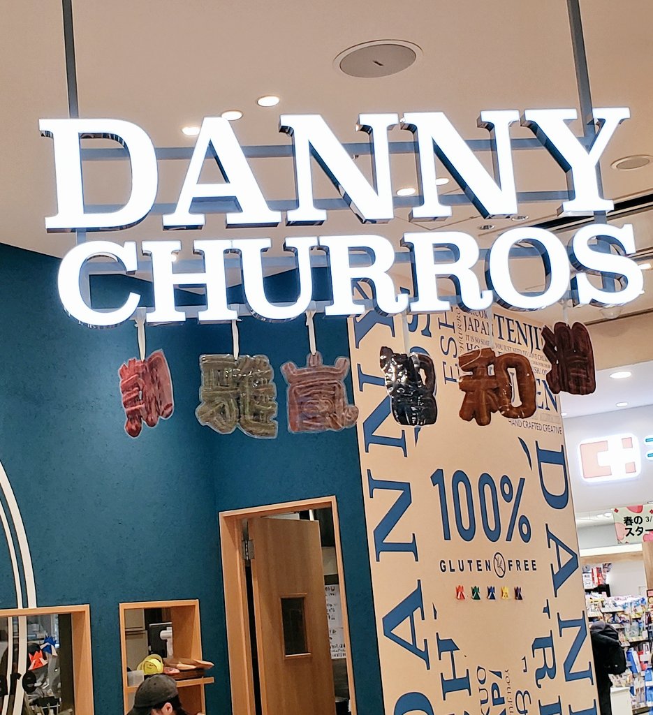 てらてーらー tweet media