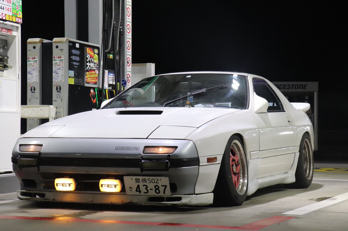4年くらい前は夕暮れはフォグだけつけて走ってたなぁ
FETのカバーがぼんやり光っててそれがかっこいいと思ってた時期があったんです…