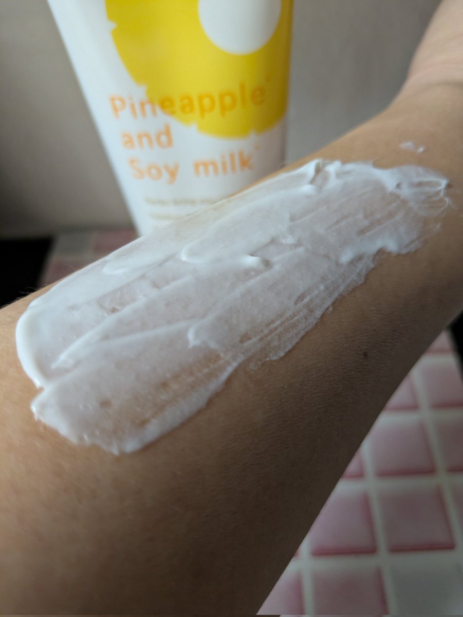 P0133779017443's tweet photo. 鈴木ハーブ研究所「パイナップル豆乳除毛クリーム」は イヤなにおいもなく除毛後の肌もしっかりケア👌 

乾燥・敏感気味の肌でも低刺激&amp;香りもマイルド 

気になるパーツに塗って5〜15分待って流すだけで除毛完了。 ツルスベ肌の完成✨️ 
#パイナップル豆乳除毛クリーム 
#鈴木ハーブ研究所 
#PR https://t.co/PFpOFRqhs1