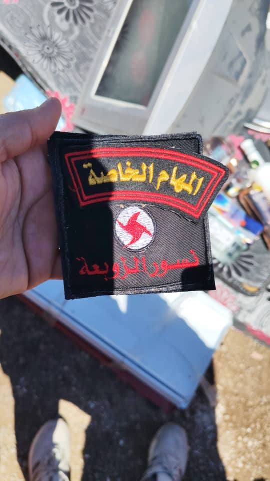QalaatAlMudiq's tweet image. #Syria: the Security forces arrested a man at the Matuna checkpoint who came from Jaramana &amp;amp; was attempting to smuggle #SSNP and Assad-era uniforms in #Suwayda.