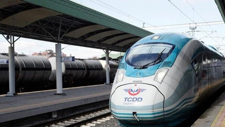 TurkishCentury's tweet image. 🇸🇦🇹🇷 Türkiye &amp;amp; Saudi Arabia are bringing back a modern &amp;amp; expanded version of the historic #Hejaz #Railway that won't only carry hundreds of thousands of people across the region annually, but also millions of tons of freight, significantly boosting trade &amp;amp; connectivity. 💹