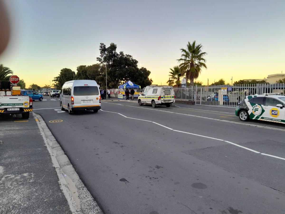 Fidelity_Secure's tweet image. Our Fidelity SRU team along with our Community Operations Manager, Swanepoel are visible with Bothasig SAPS and CPF at Bosmansdam High school. 

We’re ensuring our kids, teachers and parents are kept safe. 

#FidelityADT #CapeTown #ChildSafety