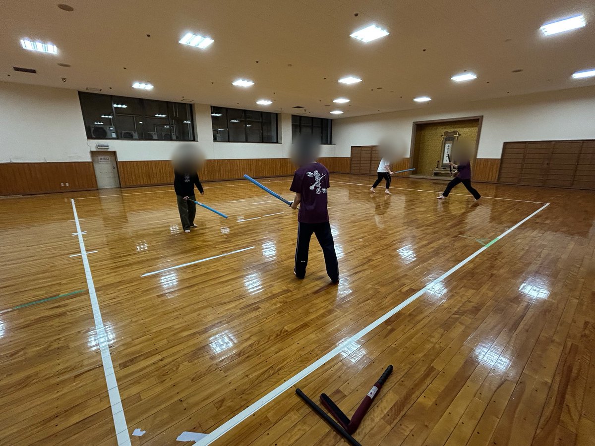 BukkyoSC's tweet photo. 佛教大学スポーツチャンバラサークルです！

4月23日に体験会を行いました！

今日は2人リピーターの子が来てくれました！

基礎打ちや元立ち・試合をやりました！

2人とも上手でした！

次回の体験会は4月28日なります！ https://t.co/gg9xoAtSUG