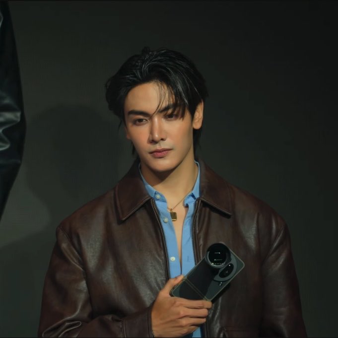 จุงโคตรหล่อ เบ้าแบบพระเจ้าไม่หยอดพิมพ์อ่ะ ปั้นใหม่ปั้นมือ 3 ปียังปั้นไม่เสร็จ 

JOONGDUNK X OPPO FINDX9 
#OPPOFindX9UltraTHxJoongDunk