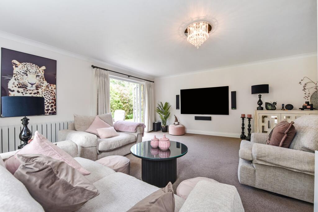 PearsonsEA's tweet image. ✨ For Sale | Winchester ✨
Immaculately presented home. Private gated plot just over a third of an acre. 2700 sq ft of versatile accommodation. Beautifully tended wrap-around garden.

🔗 pearsons.com/properties/sou…

📞 Pearsons #Winchester 01962 853344