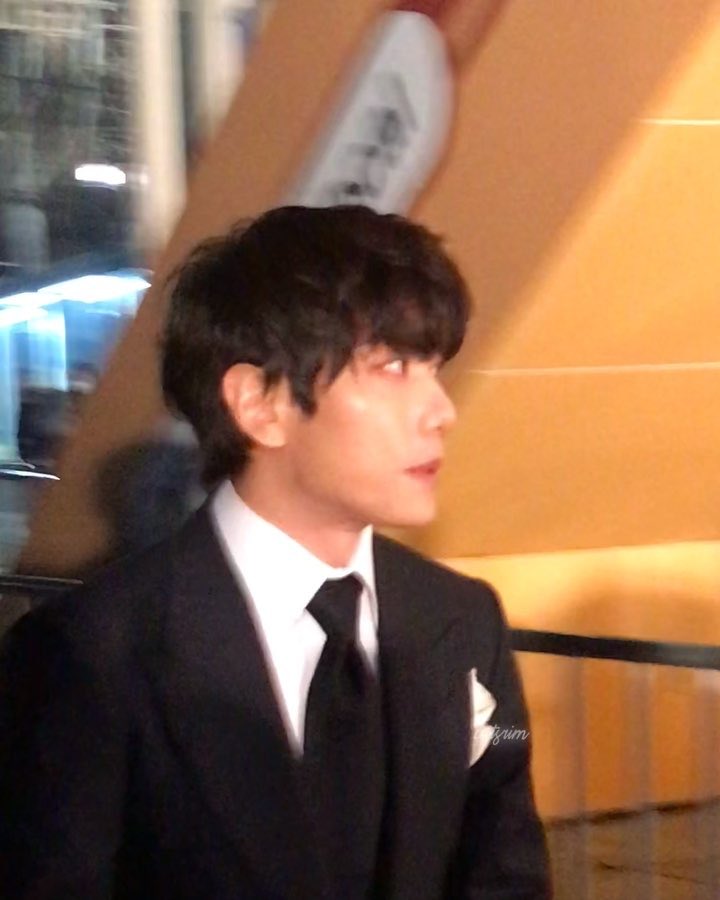오월 tweet media