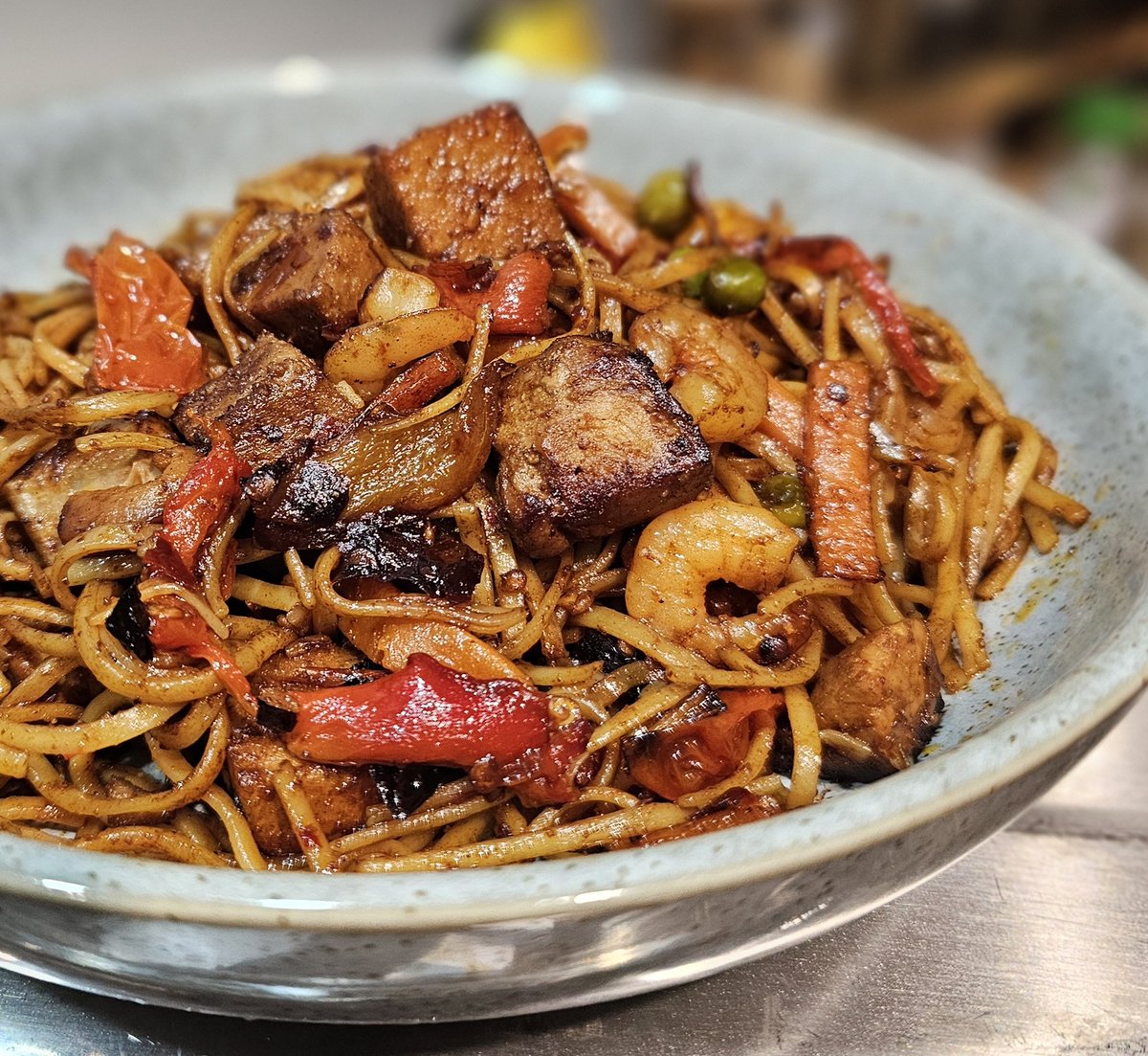 LubiePhil tweet media