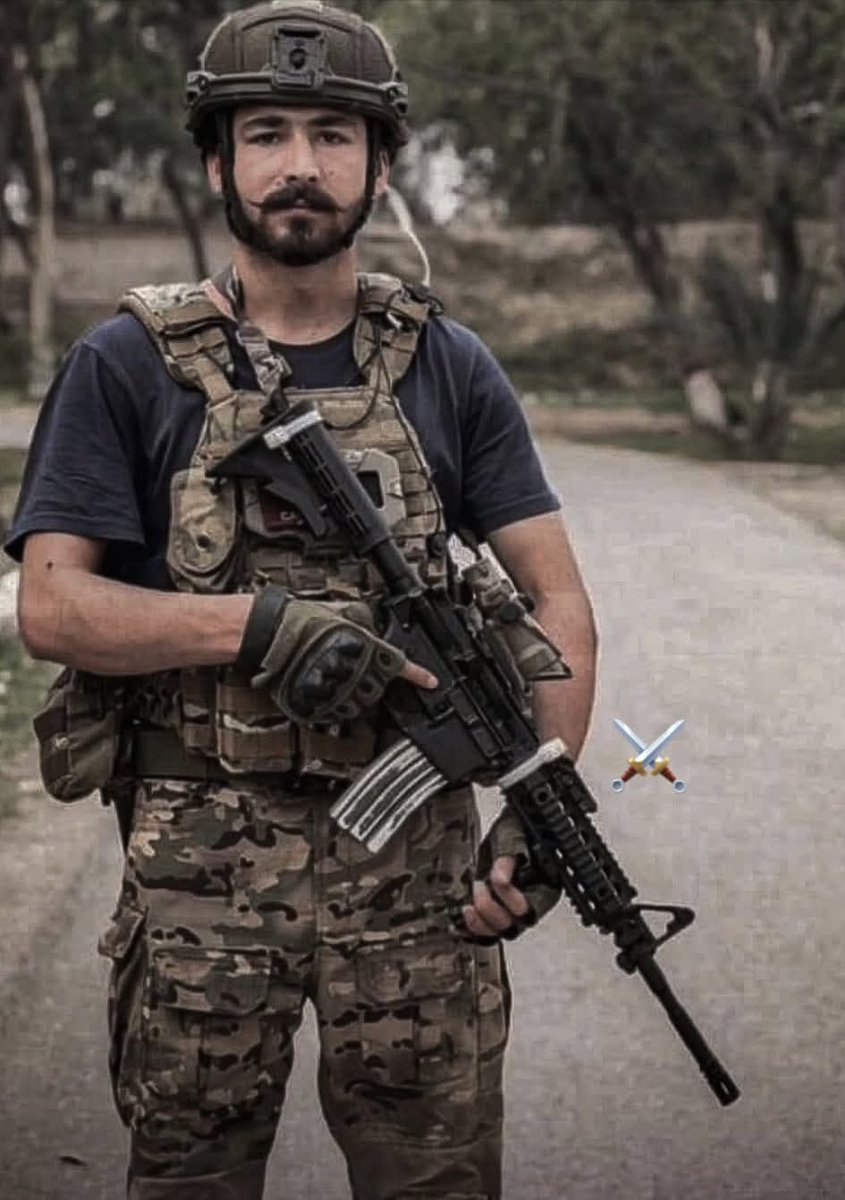 TribalFact's tweet image. کیپٹن بلال (ایس ایس جی) ایک آپریشن کے دوران زخمی ہو گئے جنہیں فوری طور پر سی ایم ایچ پشاور منتقل کر دیا گیا، جہاں وہ زیر علاج ہیں۔
 جبکہ اہلِ خانہ اور ساتھیوں نے قوم سے ان کی جلد صحتیابی کے لیے دعا کی اپیل کی ہے۔

#PakistanArmy #SSG #Peshawar