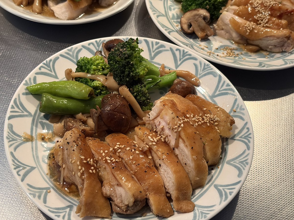 よんこ tweet media