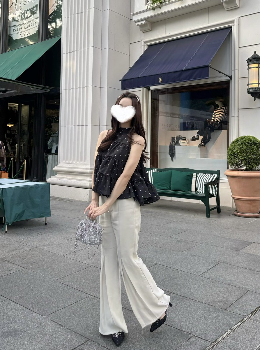 m_i_zun's tweet image. 何回も言うけどふわふわのトップスにパンツ合わせが大好物。後ろも見てリボンもかわいい🐈‍⬛🎀これ白もあってとても迷った...⇒

#eimyistoire  #gift