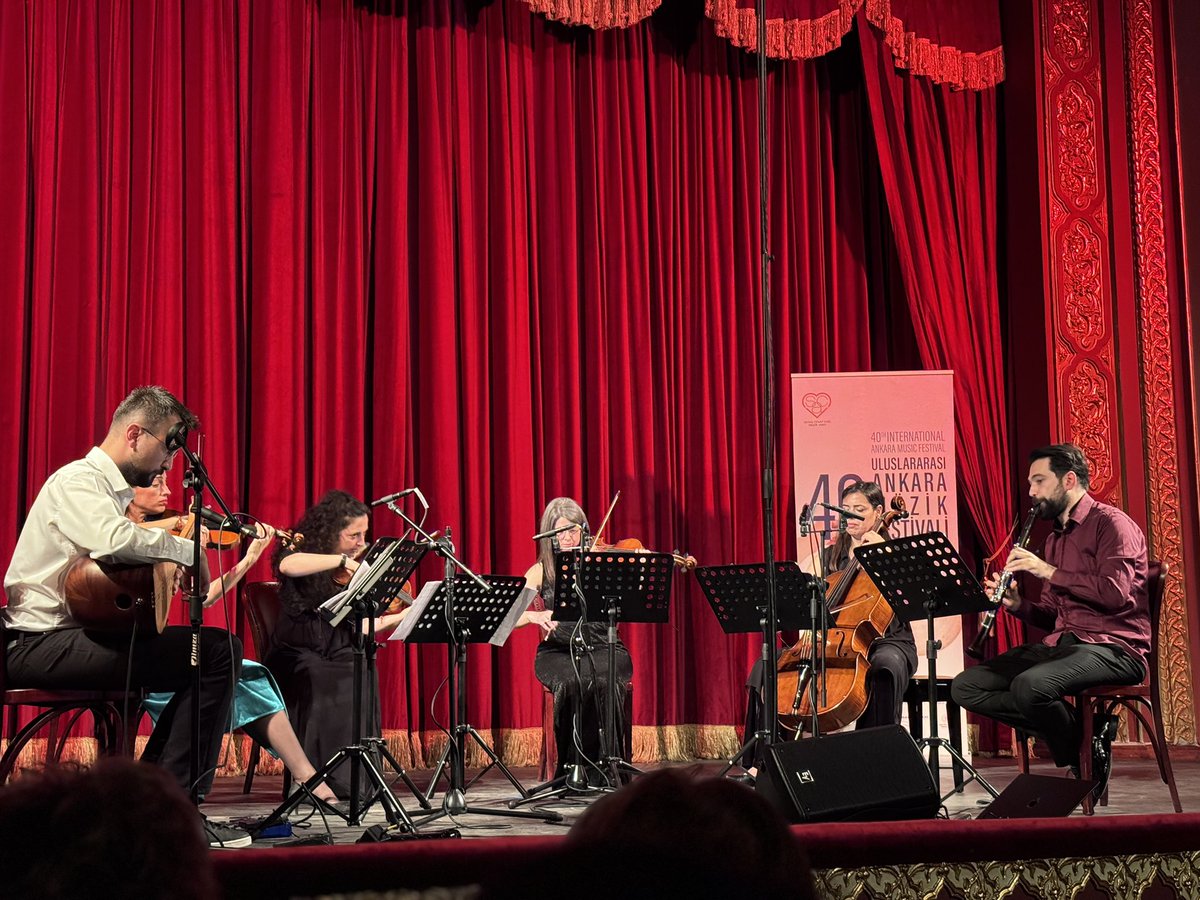MGÜ Bestecilik Bölümünün eski ve yeni öğrencileri müzikleriyle ve sazlarıyla 40. Ankara Müzik Festivali konserindeydi. Bu konser için Sevda Cenap And Müzik Vakfı’na, Ensemble Klasik Keyifler’e ve emeği geçen herkese teşekkür ediyoruz! 
@sevdacenapandmuzikvakfi <a href="/klasikkeyifler/">Klasik Keyifler</a>