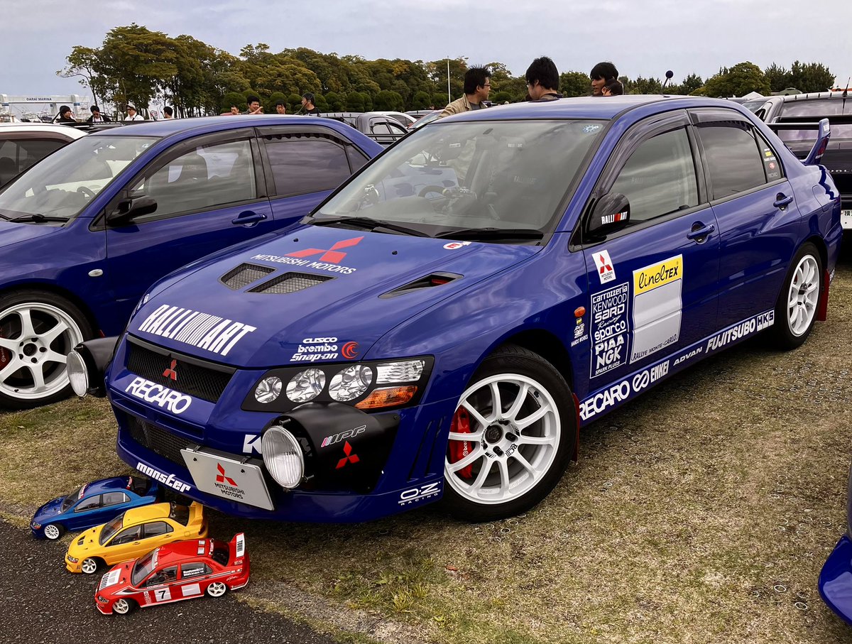 You-each-low tweet media