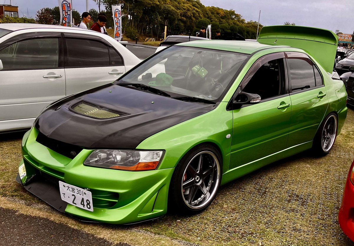 You-each-low tweet media