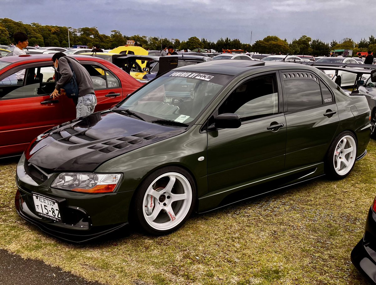 You-each-low tweet media