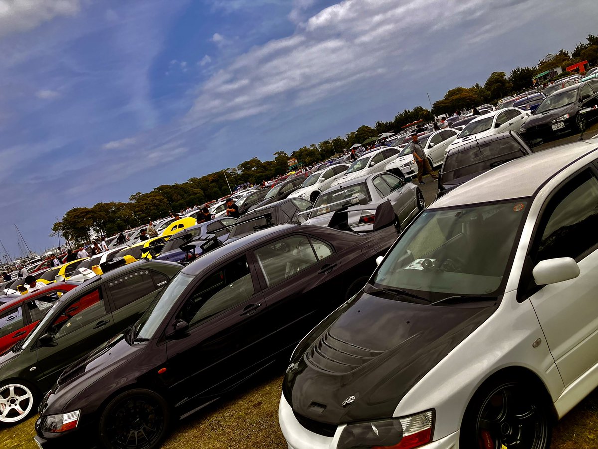 You-each-low tweet media