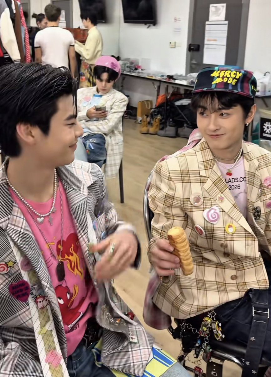 ออปอ tweet media