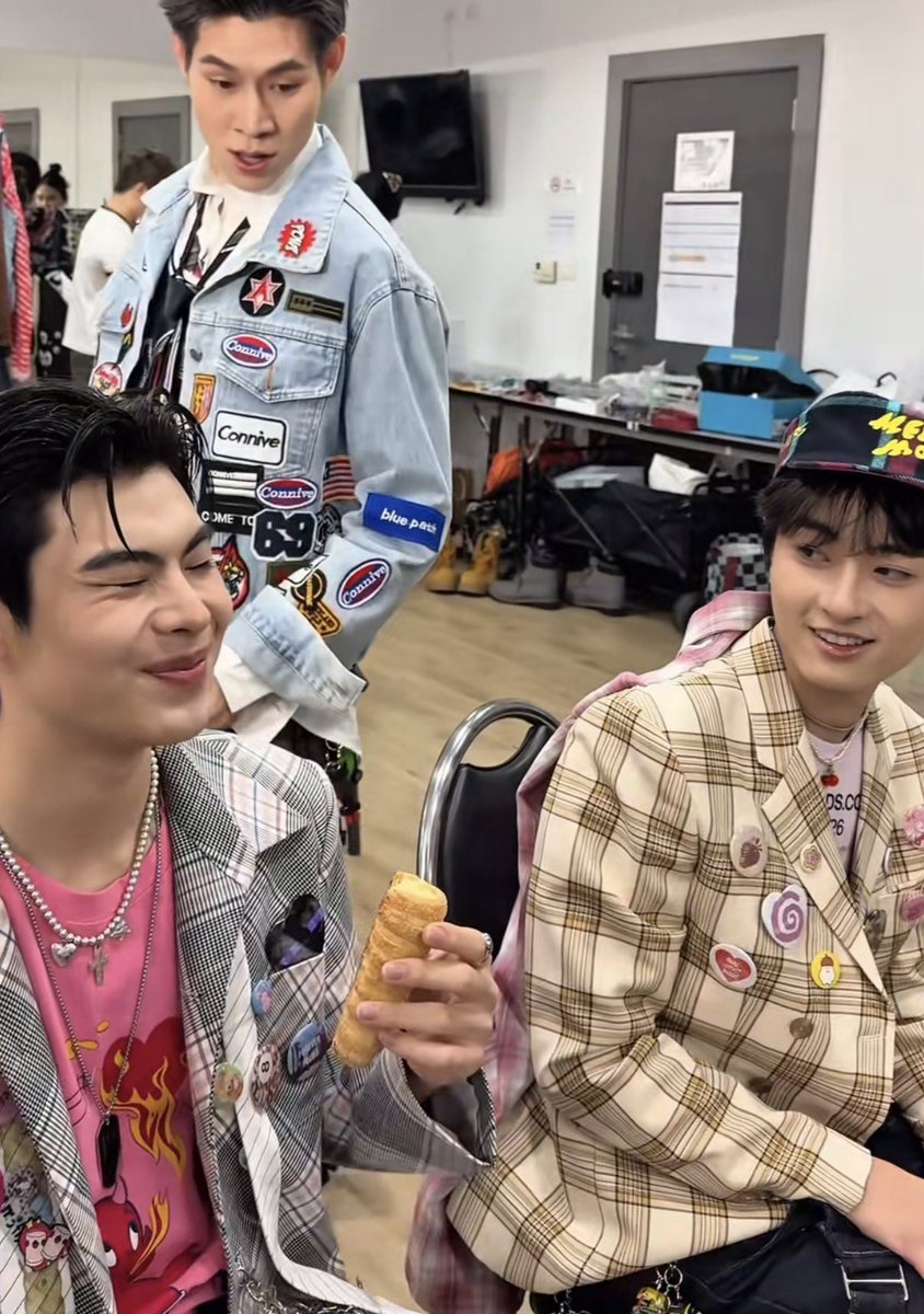 ออปอ tweet media