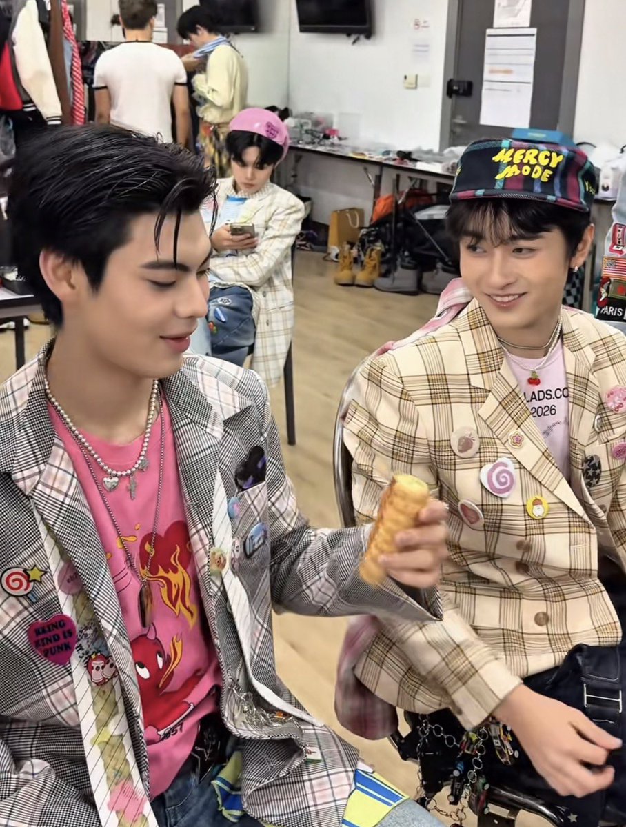 ออปอ tweet media