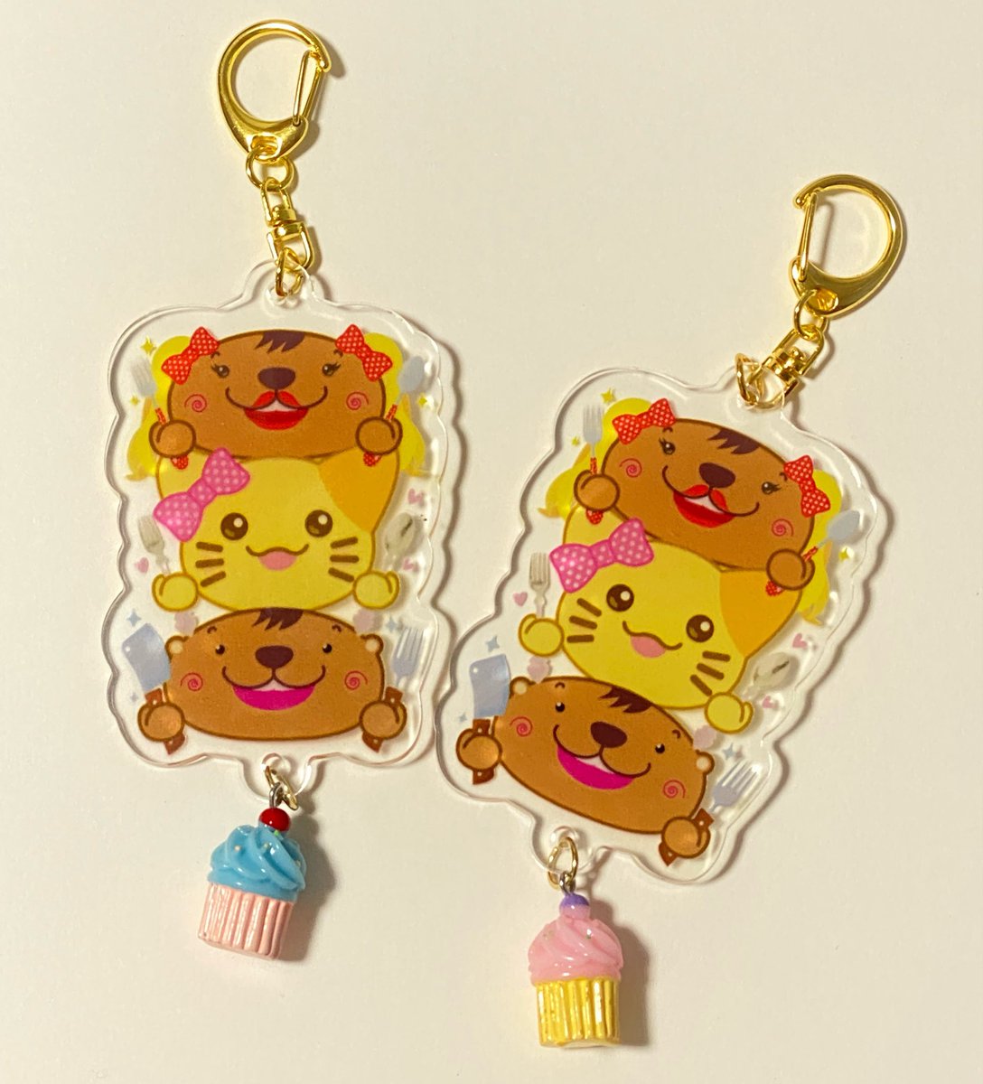 ビバッチェくんと、ビバ子コラボにゃん💖
仲良く、美味しい物を食べるにゃん🧁