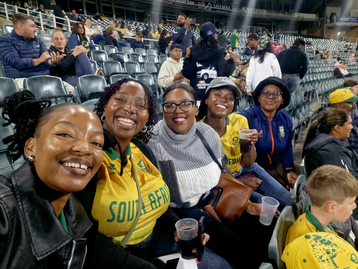 phuti_theDr's tweet image. The spirit of difela tsa sione had us yesterday 😂😂😂😭

Anyway,  50 days to go to the ICC Women’s T20 World Cup kick off.

@ProteasWomenCSA #unbreakable