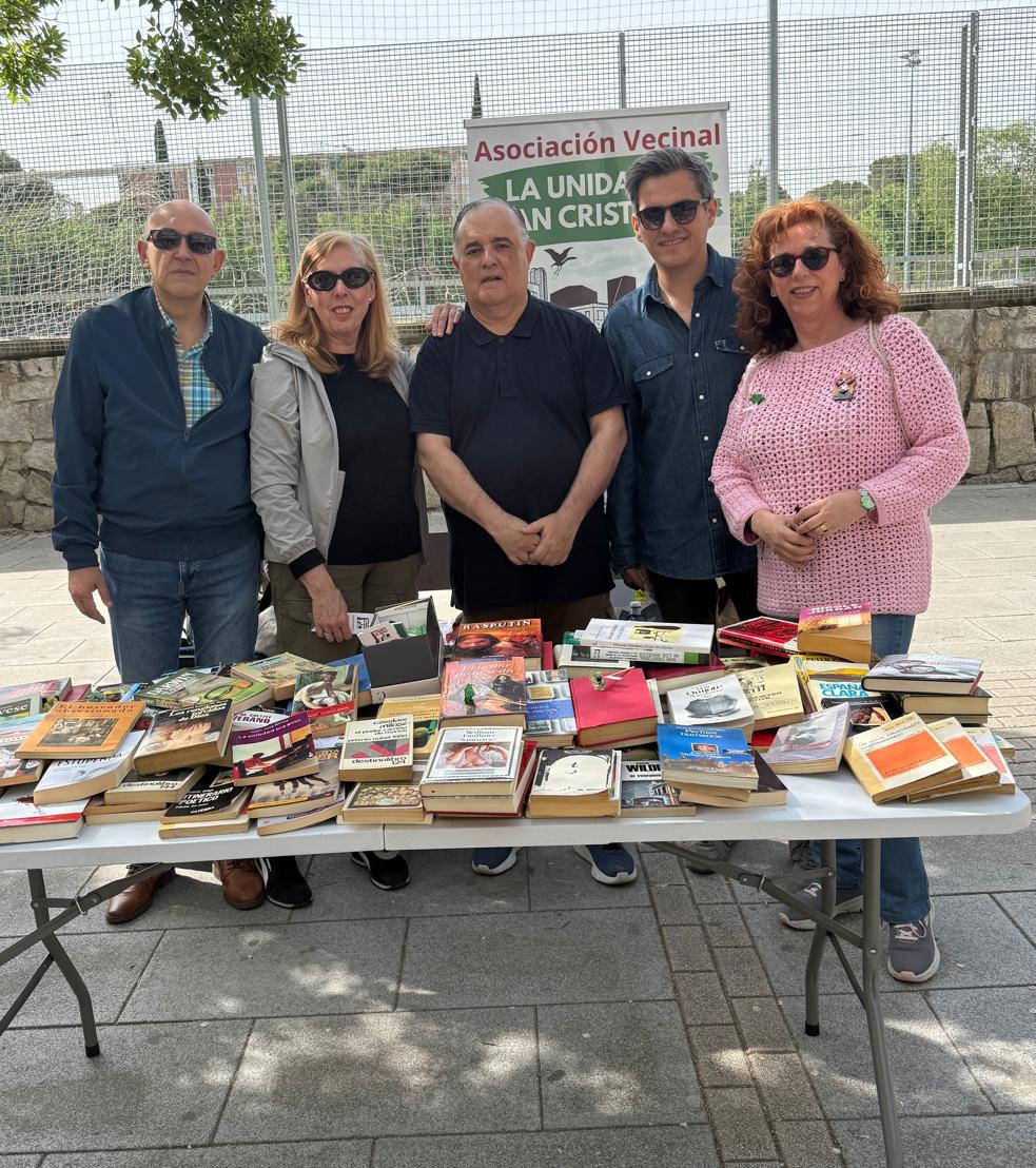 PSOEvillaverde's tweet photo. Hoy celebrando el DÍA del LIBRO con la @AVSancris
¡Feliz Día del Libro! https://t.co/T1xX03siJq