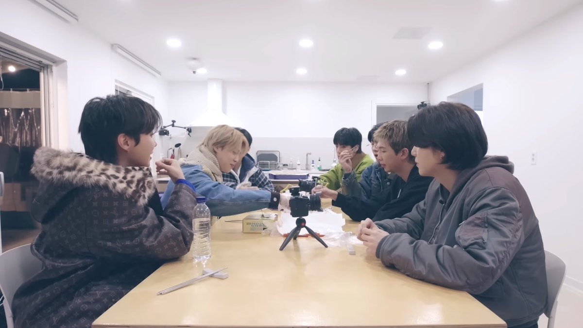 tkrse7's tweet photo. my family 💌 https://t.co/eX5NM2e2HY
