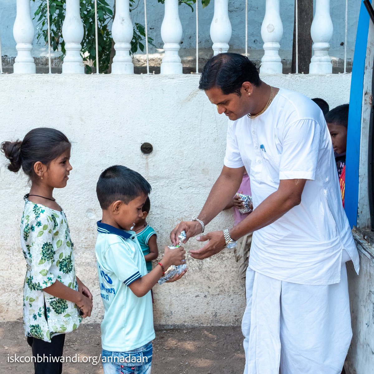 IskconBhiwandi's tweet image. Annadaan moments from Kalyan 🙏
Serving meals, spreading smiles, and sharing kindness.
Support us: iskconbhiwandi.org/annadaan
#Annadaan #Seva #Kindness