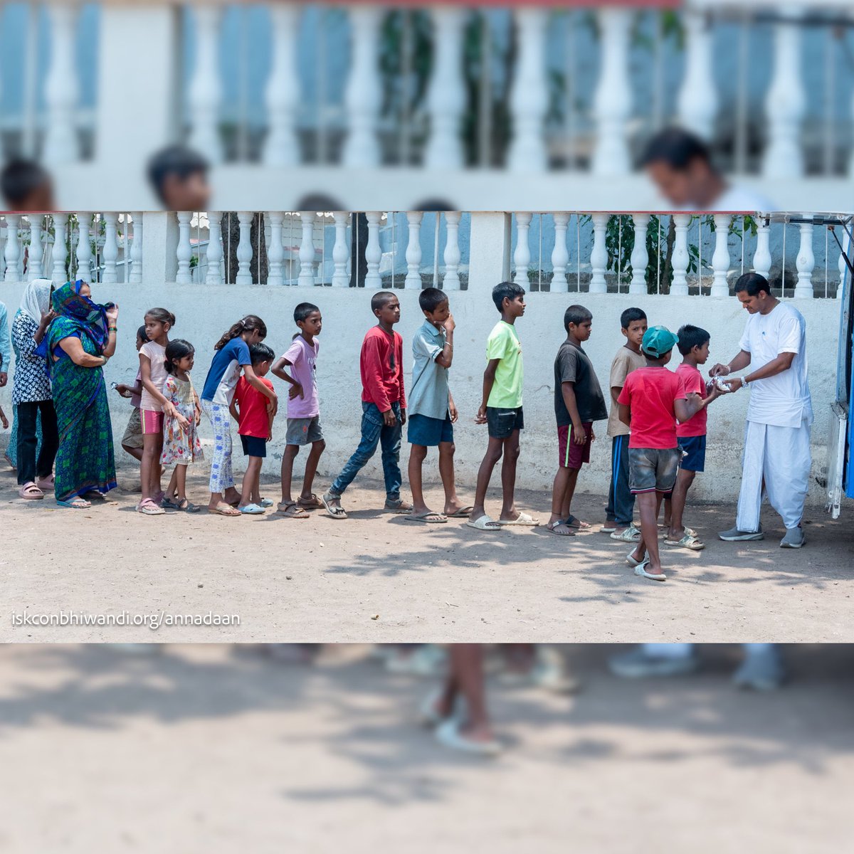 IskconBhiwandi's tweet image. Annadaan moments from Kalyan 🙏
Serving meals, spreading smiles, and sharing kindness.
Support us: iskconbhiwandi.org/annadaan
#Annadaan #Seva #Kindness