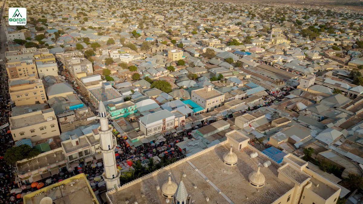 YasmiinFar95726's tweet image. Can cities like Hargeisa and Garowe really be called “villages,” or is this ignoring their real development? 🤔
#Somalia 🇸🇴 #UrbanGrowth #Cities