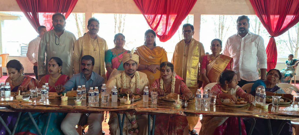 GaddamAnanya's tweet image. ఈరోజు వికారాబాద్ మున్సిపల్ పరిధిలోని పలు వివాహ మరియు నూతన గృహప్రవేశ కార్యక్రమాల్లో పాల్గొని శుభాకాంక్షలు తెలియజేసిన వికారాబాద్ మున్సిపల్ చైర్ పర్సన్ శ్రీ గడ్డం అనన్య గారు.

#gaddamananya #vikarabadmuncipality #vikarabad #Telangana #PrajaPrabhutwam