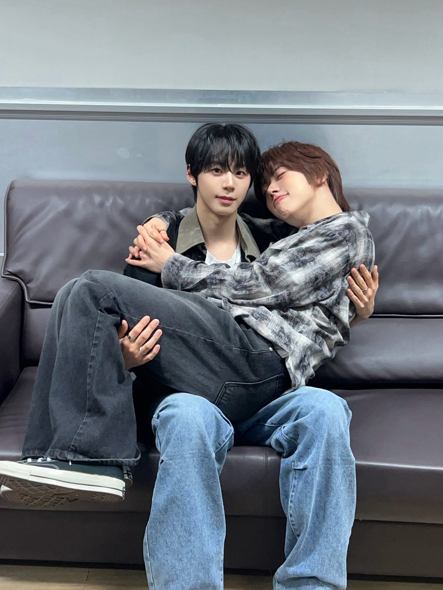 knives ☻ tweet media