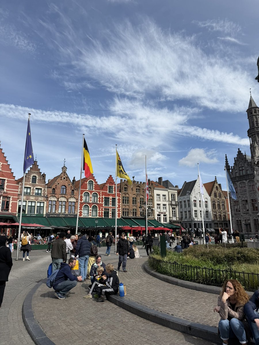 withhatem's tweet photo. مدينة بروج في بلجيكا 🇧🇪 طلعت حكاية الصراحة. ما ينفعش تروح الحتة ده في العالم و ما تزورش بروج. It is a must ♥️ https://t.co/1kRMfxRHLN