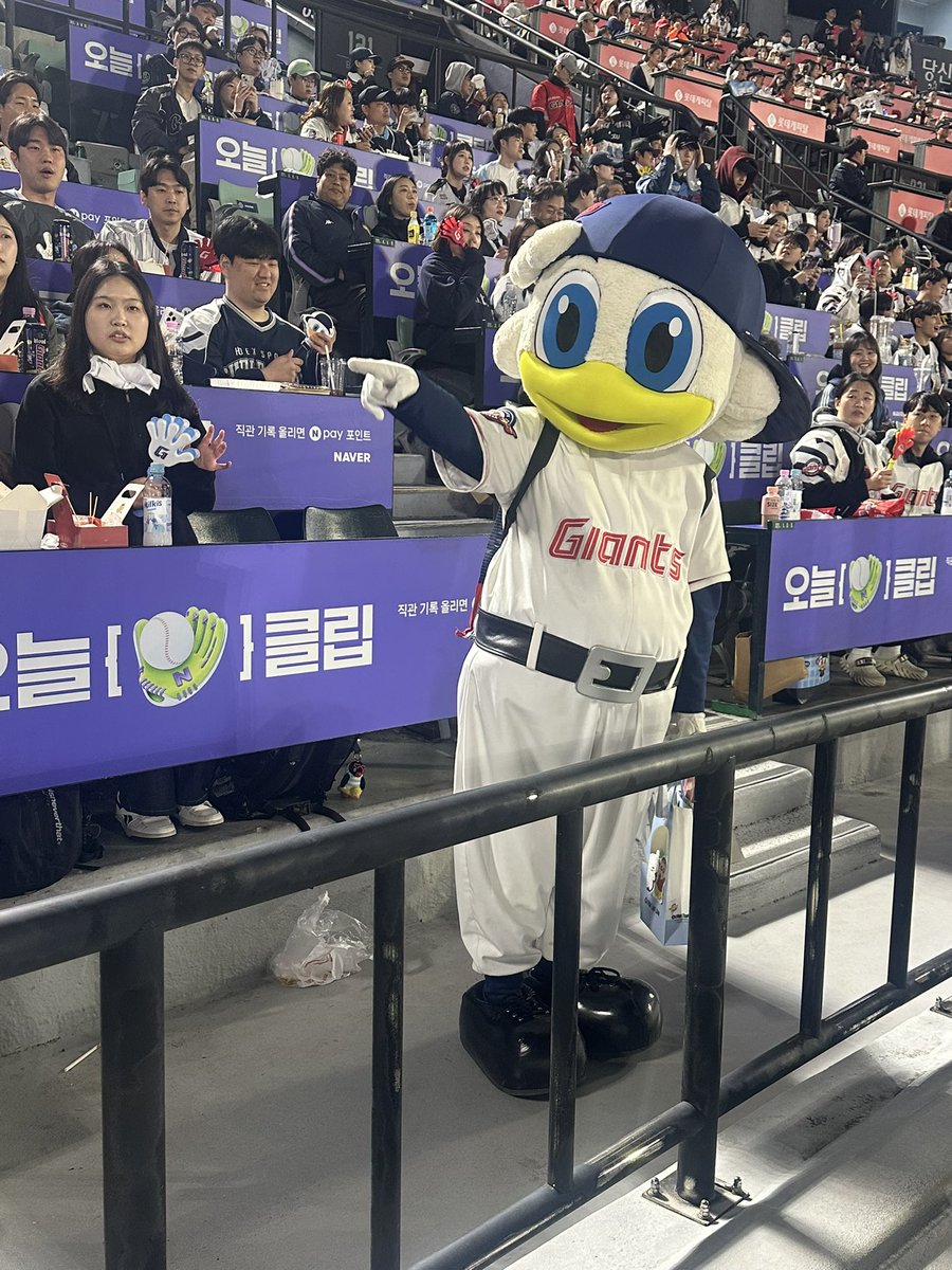 17 (@freeandsingme) on Twitter photo 