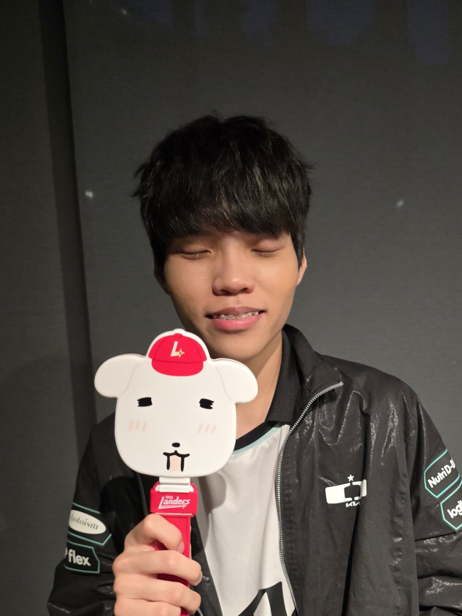 아롬୧(•ᴗ•)୨ tweet media