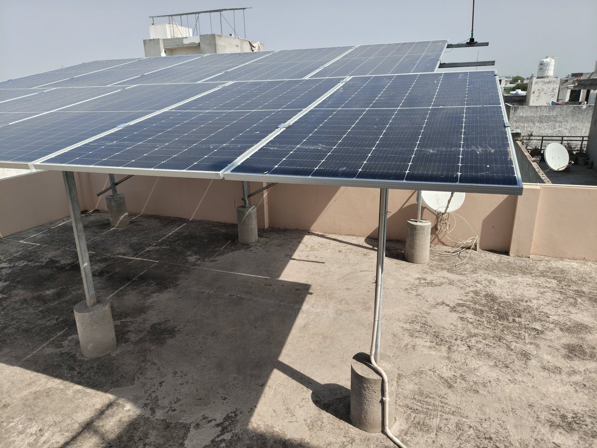 RajChharush's tweet image. 5 kw solar panels at home. Generating more than 30 units everyday. #Solarpower
