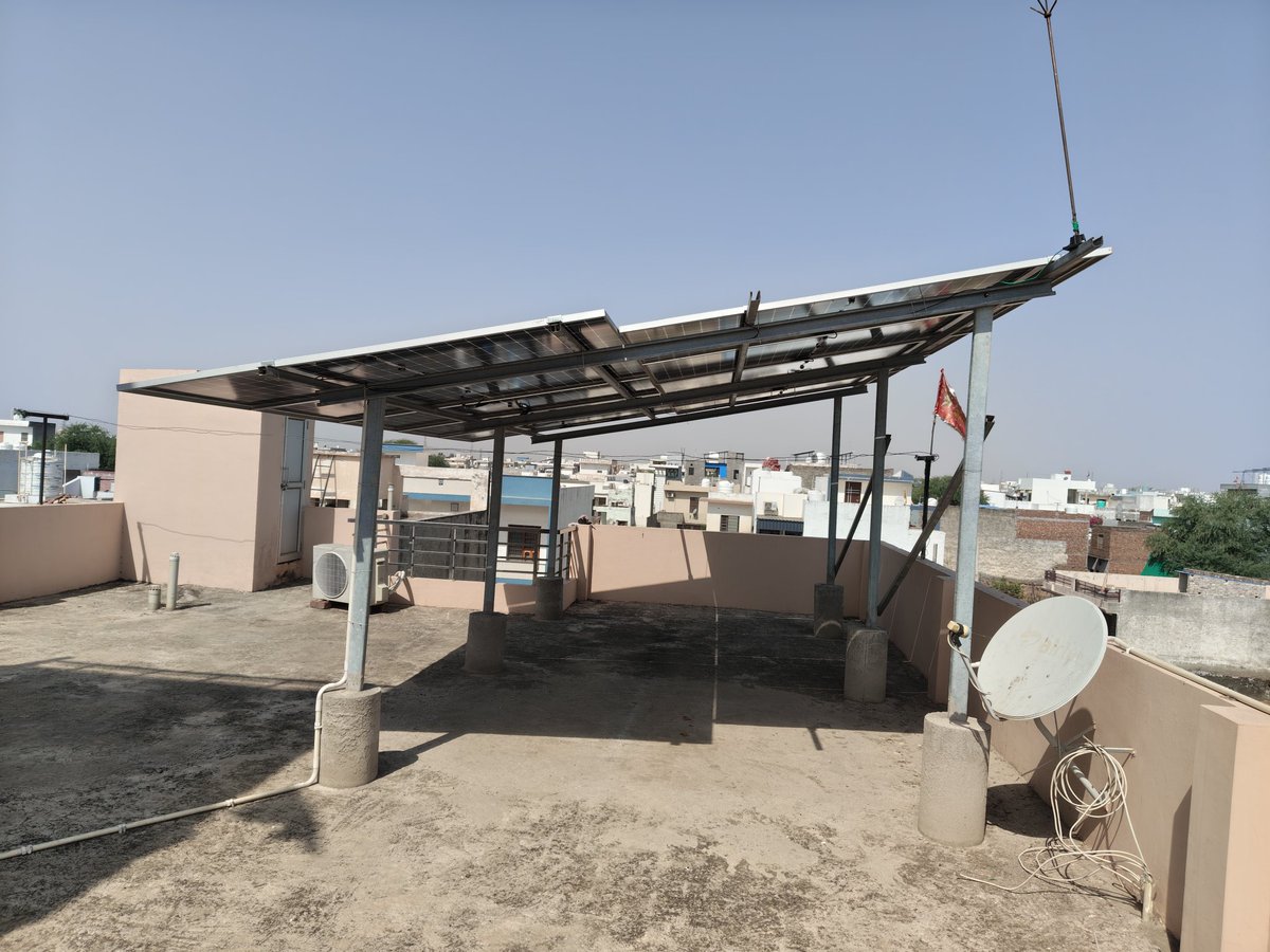 RajChharush's tweet image. 5 kw solar panels at home. Generating more than 30 units everyday. #Solarpower
