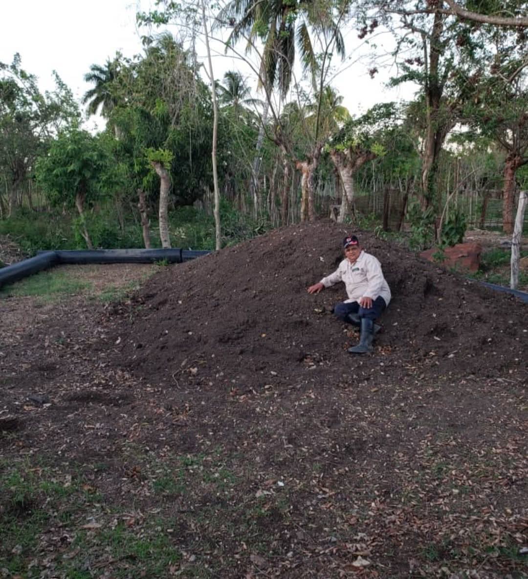 #ANAPCuba, Con talleres y prácticas agroecológicas celebran promotores villaclareños el Día Internacional de la tierra, 
#CubaEstáFirme  
<a href="/DiazCanelB/">Miguel Díaz-Canel Bermúdez</a>
<a href="/PartidoPCC/">Partido Comunista de Cuba</a>
<a href="/DrRobertoMOjeda/">Dr. Roberto Morales Ojeda</a>
<a href="/RamnMonte1/">José Ramón Monteagudo Ruiz</a>
<a href="/FelixDuarteOrte/">Félix Duartes Ortega</a>
<a href="/SarduyYamila/">Yamila Sarduy Martínez</a>
<a href="/YoelPalmero3/">Yoel Palmero</a>