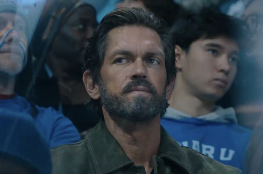 🚨| FIRST LOOK DE STEVE HOWEY COMO PHIL GRAHAM EM ‘OFF CAMPUS’.